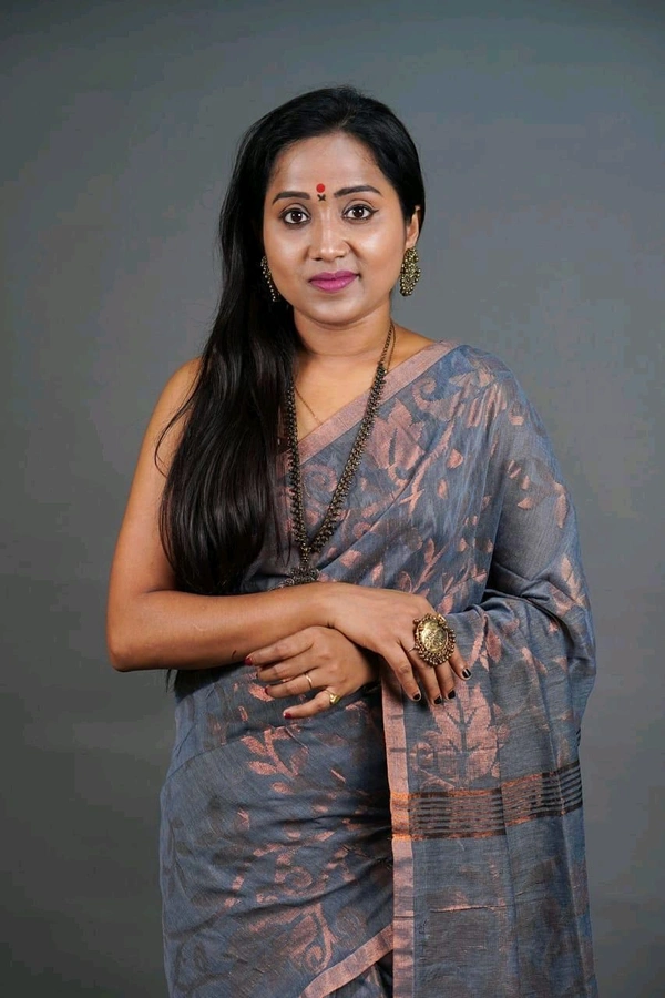 Golden Zari Woven Cotton Blend Saree - Gray