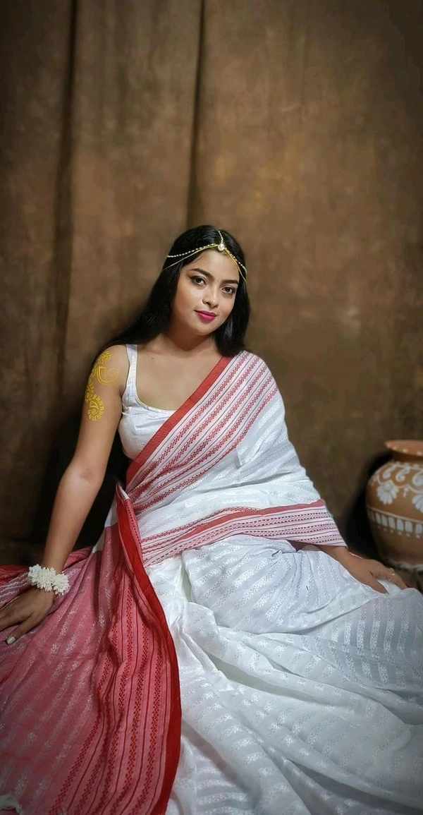 Woven Red White Cotton Saree - White & Red