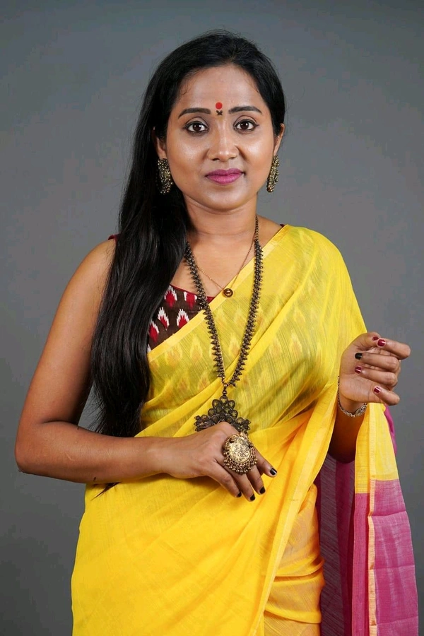 Golden Border Contrast Pallu Saree - Gold & Pink