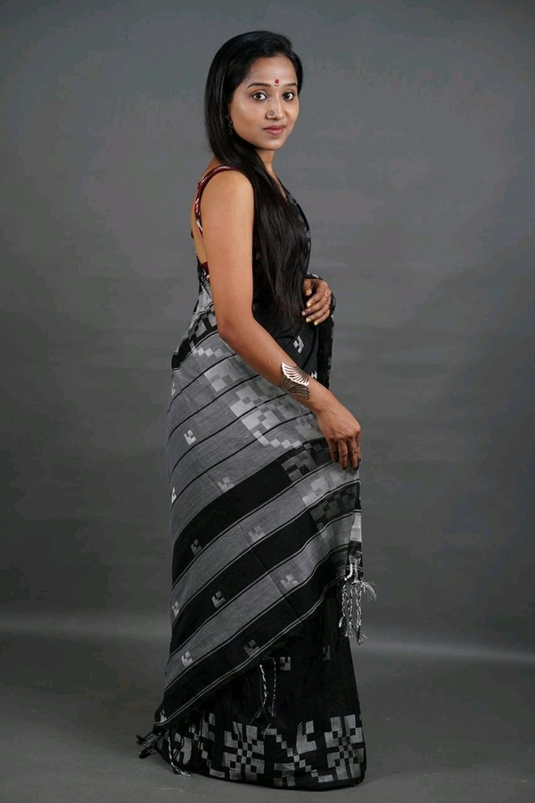 Floral Border Cotton Saree - Black