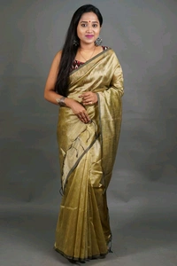 Handloom Solid Color Slab Gichha Pallu Saree - Golden
