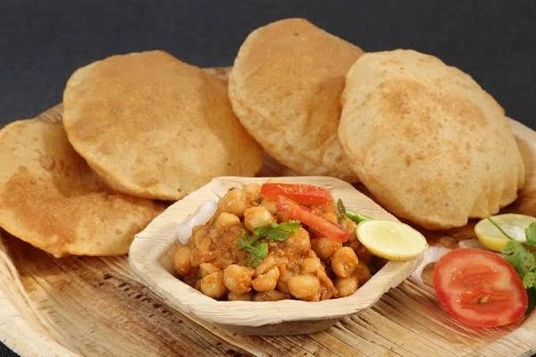 Chole Poori  - 3 poori+Chole+Salad