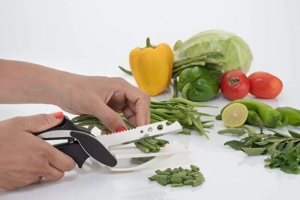 STAINLESS STEEL 4 IN 1 CLEVER CUTTER, BLACK