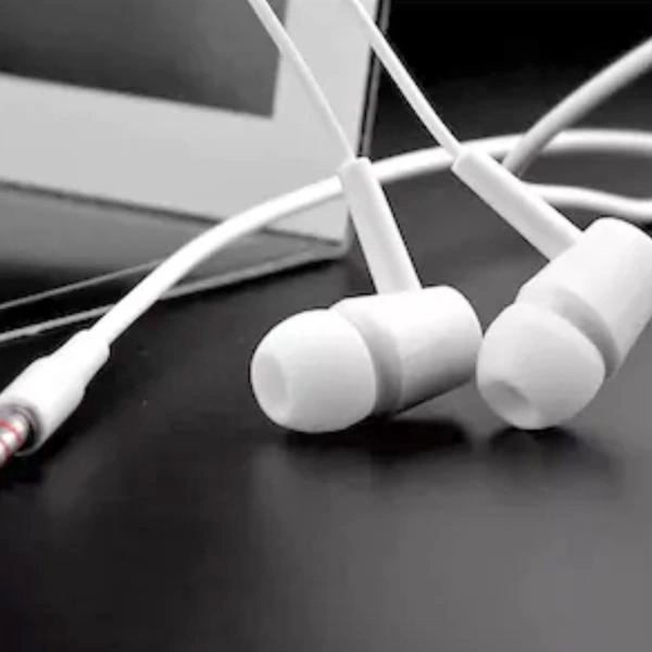  Headphone Isolating headphones with Hands-free Control
