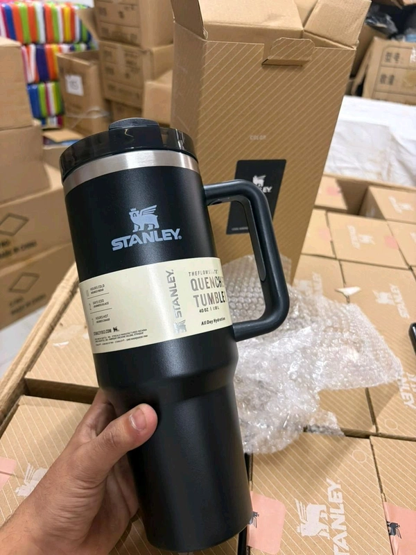 Stanley Quencher H2.0 Tumbler Plain 40oz - Black
