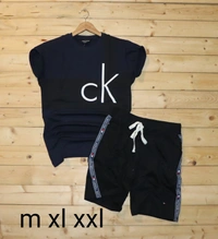 T-SHIRT + SHORTS  - xl