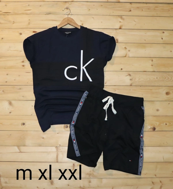 T-SHIRT + SHORTS  - xl