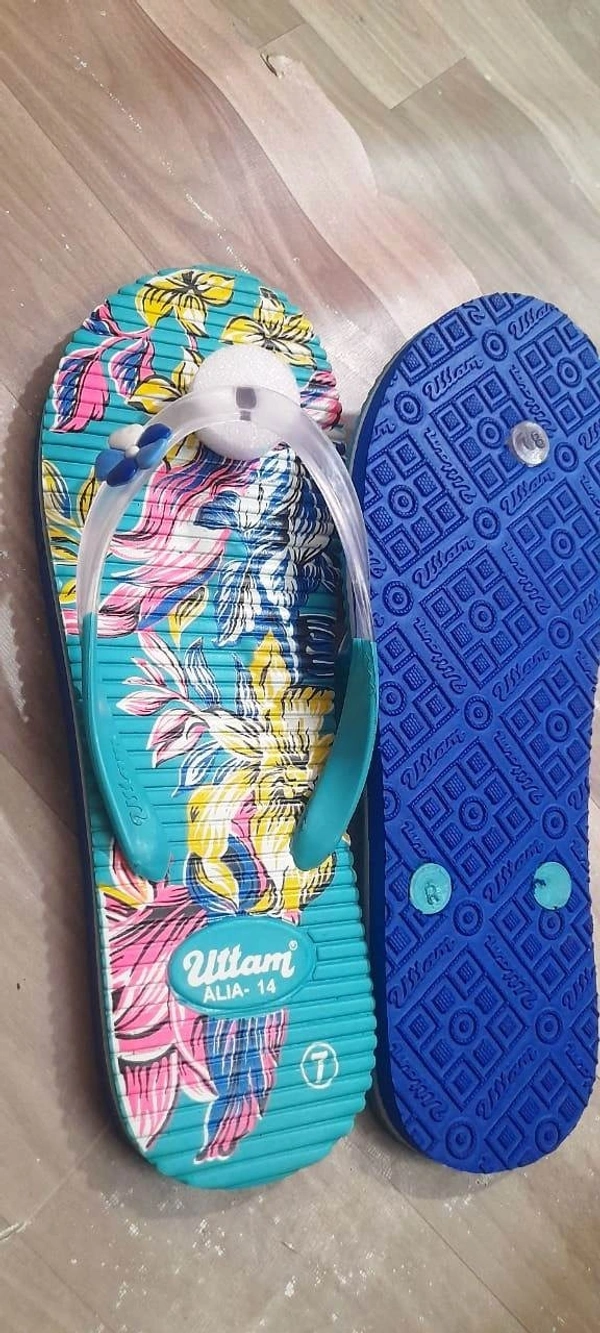 Uttran women flat slipper size 7