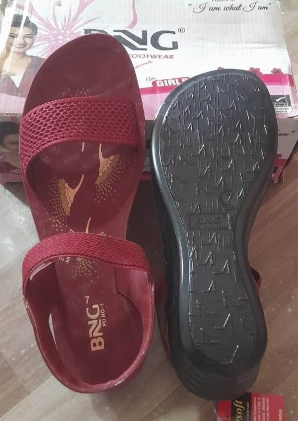 BNG Women Flat sandal size 7