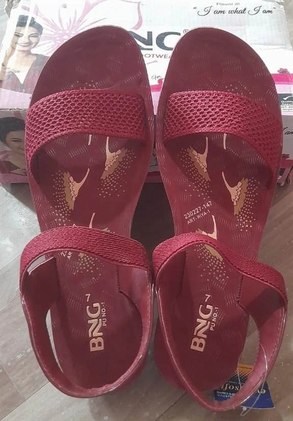 BNG Women Flat sandal size 7