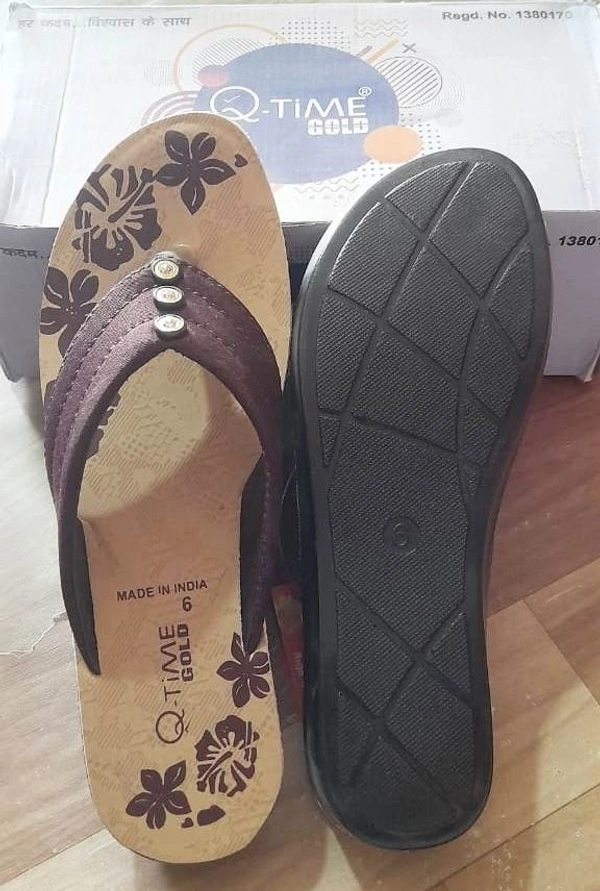 Q-TIME Women flat sandal size 6