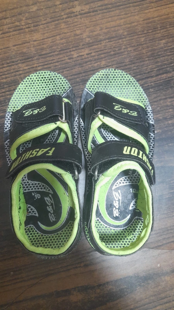 BNG kids sandals boys Size 7