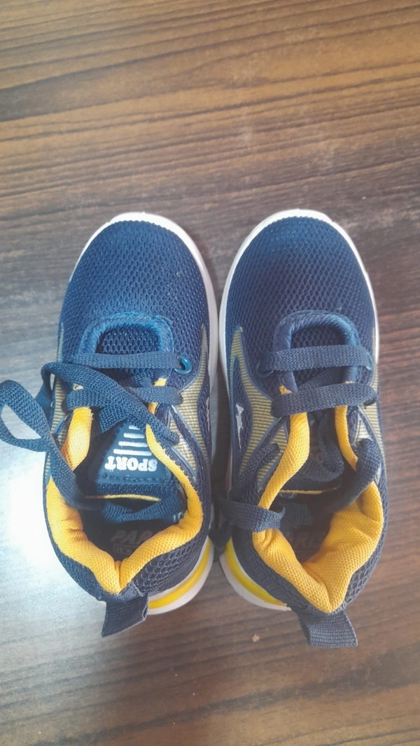 Motion Sports Shoe Size 10