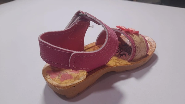 Queen Girls Sandal Size 2