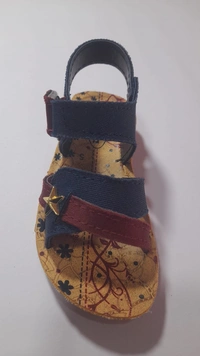 Queen Girls Sandal Size 5