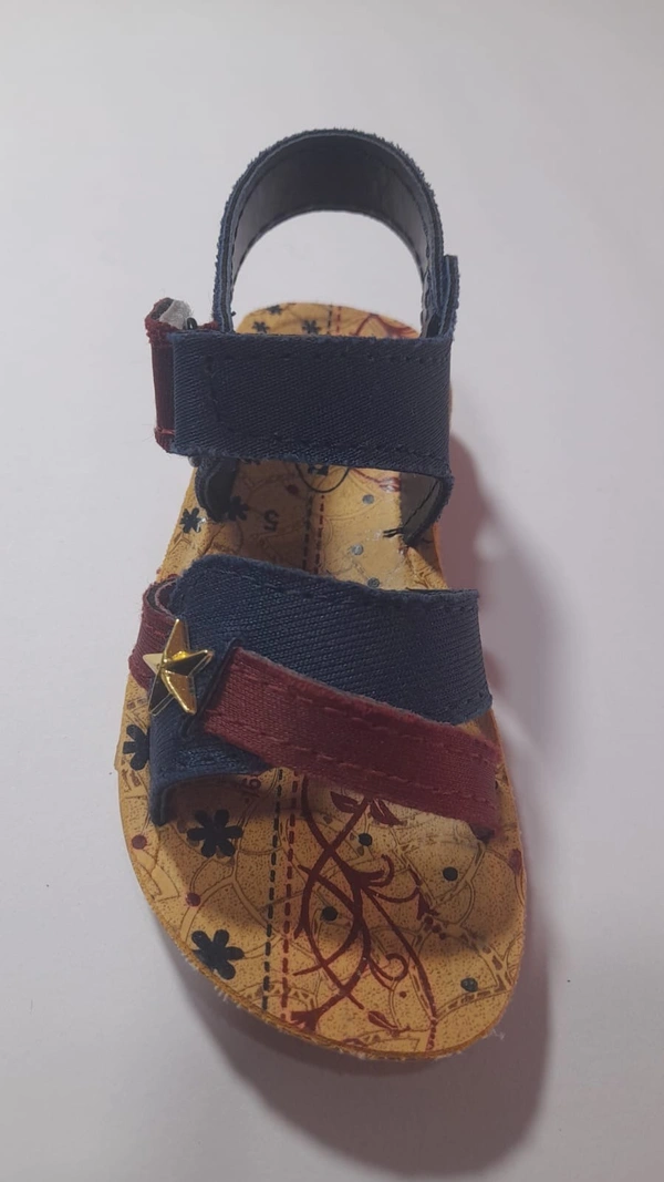 Queen Girls Sandal Size 5