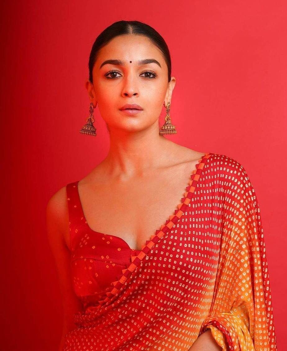 Alia Bhatt's Soft Georgette Red and Pink Saree | Leemboodi