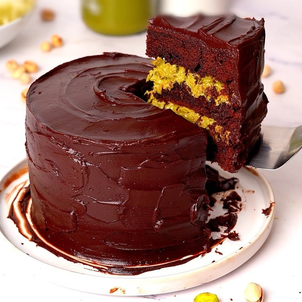 Chocolate Pistachio Kunafa Cake - 1 kg