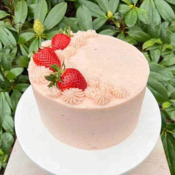 Strawberry Cake - 500g