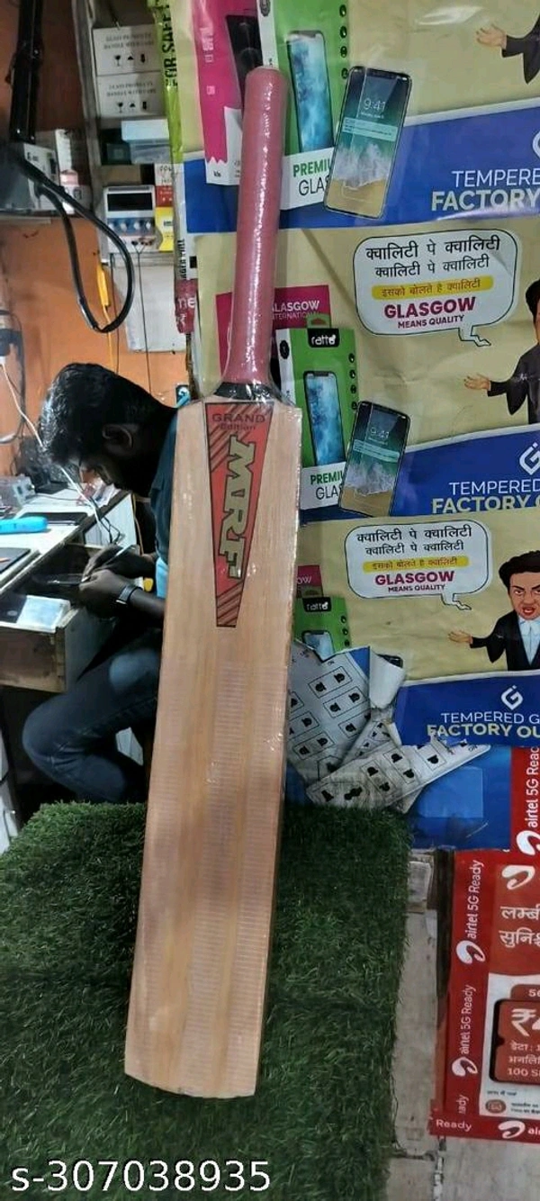 Catalog Name:*Elite Cricket Bats*Material: Popular WillowSize: 6Age Group: 15+ YearsNet Quantity (N): 1Dispatch: 1 Day*Proof of Safe Delivery! Click to know on Safety Standards of Delivery Partners- https://ltl.sh/y_nZrAV3