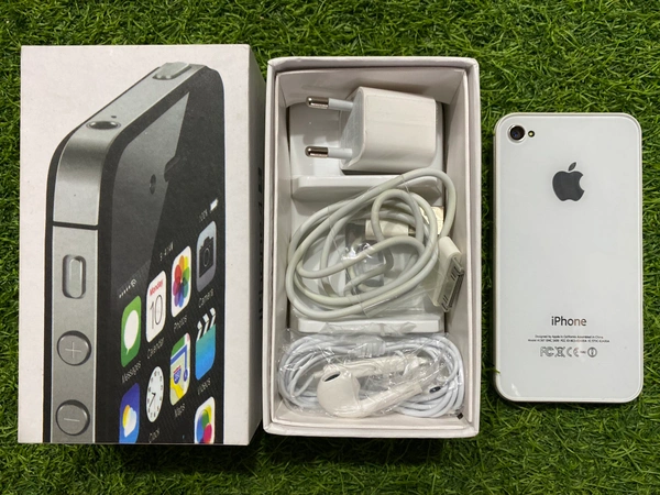 Apple iPhone 4s 16GB With Box and Accessories 3 Month Warranty - 16GB, Black