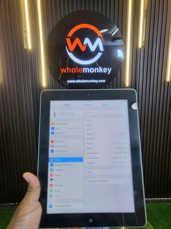 Apple iPad with Retina Display Wifi - 16GB (MD510HN-A) International Unit 1Month Just Like New Seller Warranty  - 16GB, Silver
