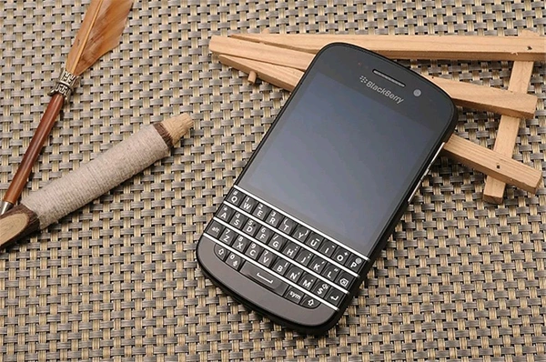 Blackberry Q10 Just Like New 1 Month Seller Warranty  - 16GB, Black