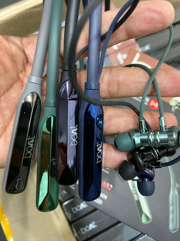 New 🆕 Boat Rockerz 682 Magnetic 🧲 On off Voice Changer Vibration Double Box Nackband 