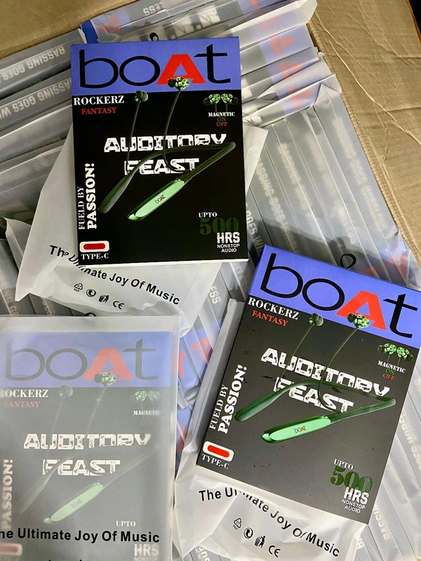 New 🆕 Boat Rockerz Fantasy 💯% Og Magnetic 🧲 on off All shiny ✨ Fat Wire Metal & Magnetic 🧲 Ear Nackband 