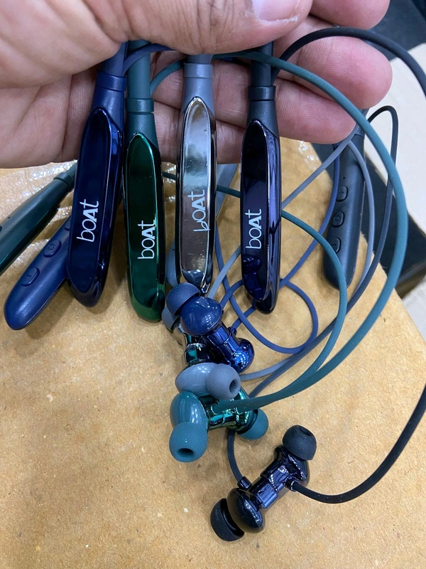 New 🆕 Boat Rockerz Fantasy 💯% Og Magnetic 🧲 on off All shiny ✨ Fat Wire Metal & Magnetic 🧲 Ear Nackband 