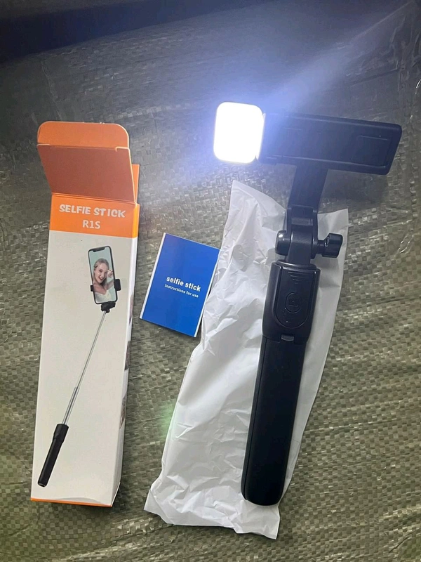 New R1s Selfie Stick With Remote Control Og Heavy Quality 