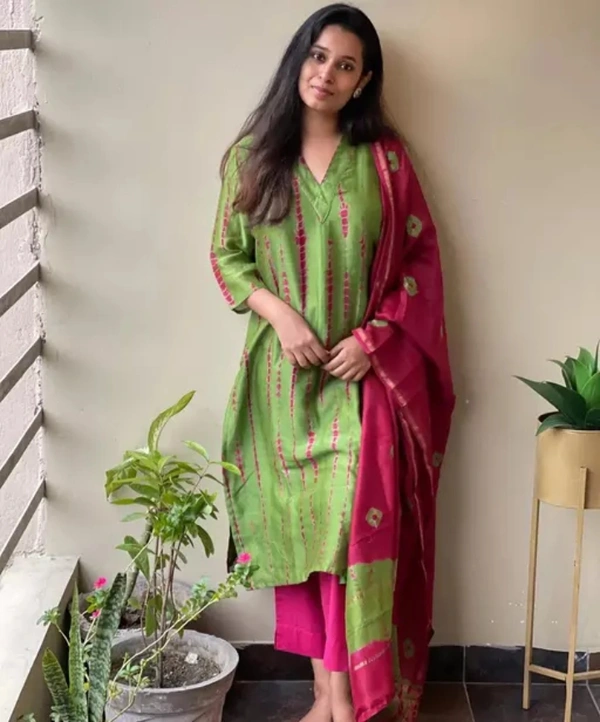 Neha Collection Women Cotton Blend Green Straight Printed Kurta With Trousers - Green, M