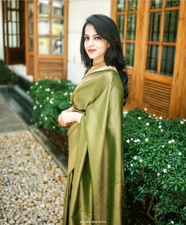 Kanjeevaram Women's Kanjivaram Soft Litchi Silk Saree With Blouse Piece - Green