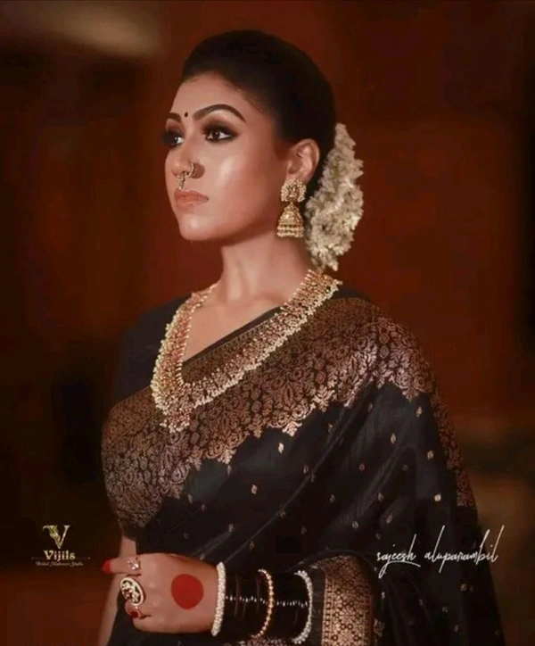Kanjeevaram Women Kanjivaram Silk Saree - Black