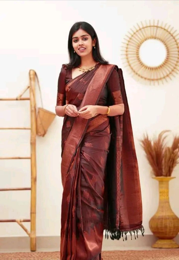 Kanjeevaram Kanjivaram Litchi Silk Saree With Woven Butta Work - Maroon