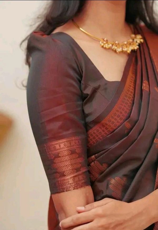 Kanjeevaram Kanjivaram Litchi Silk Saree With Woven Butta Work - Maroon