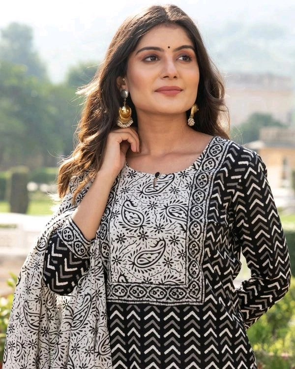 Neha Collection Beautiful 3-piece salwar kameez with dupatta - S