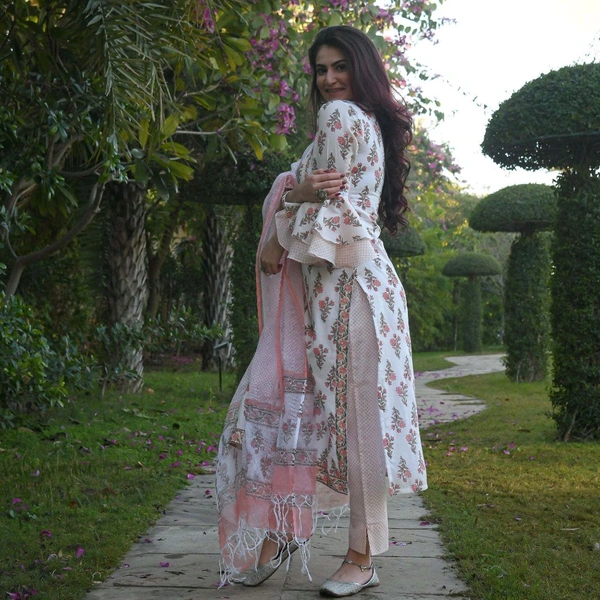 Neha Collection Beautiful 3-piece salwar kameez with dupatta - S