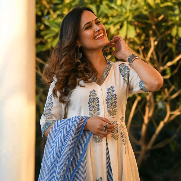 Neha Collection Beautiful 3-piece salwar kameez with dupatta - S