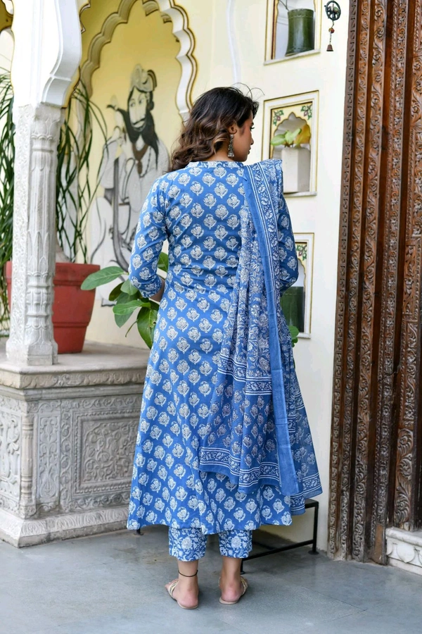 Neha Collection Beautiful 3-piece salwar kameez with dupatta - S