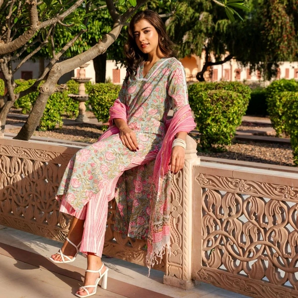 Neha Collection Beautiful 3-Piece Salwar Kameez With Dupatta - L