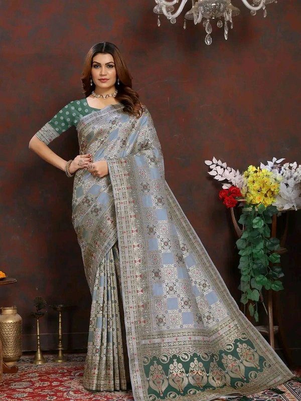 Green Ethnic motif Banarasi Silk Blend Jacquard woven saree With Blouse 