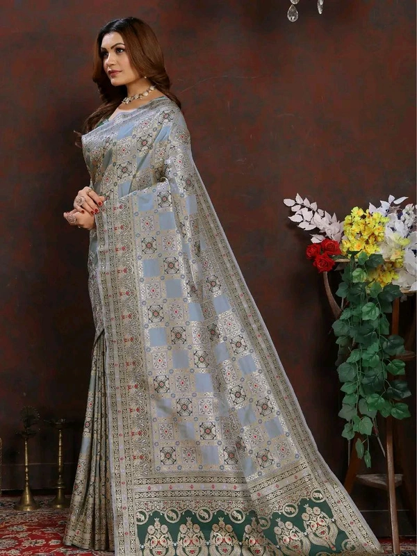 Green Ethnic motif Banarasi Silk Blend Jacquard woven saree With Blouse 