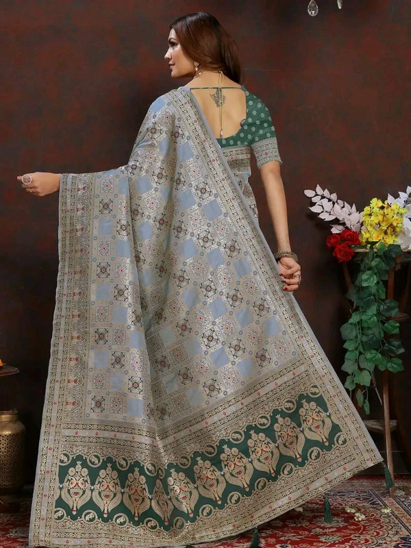 Green Ethnic motif Banarasi Silk Blend Jacquard woven saree With Blouse 