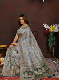 Green Ethnic motif Banarasi Silk Blend Jacquard woven saree With Blouse 