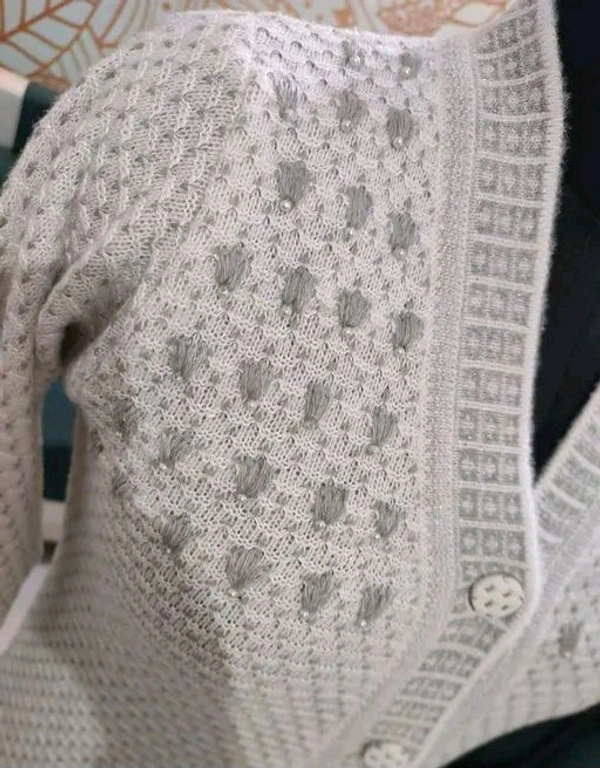 Women's  Pure Wool Self Design Full Sleeve Cardigan - M