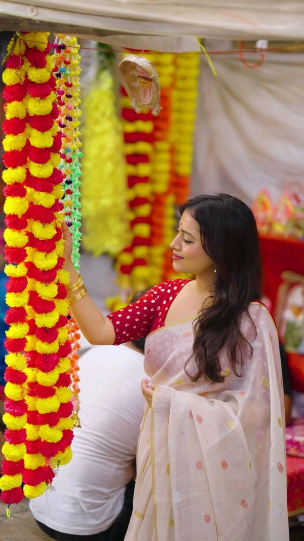 Fashion Hub  Premium Butti Linen Saree with Zari Border and Banarasi Silk Blouse"