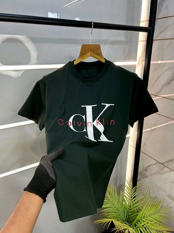 Wind Men's  Calvin Klein  T-Shirt  Stylish Casual Wear - L