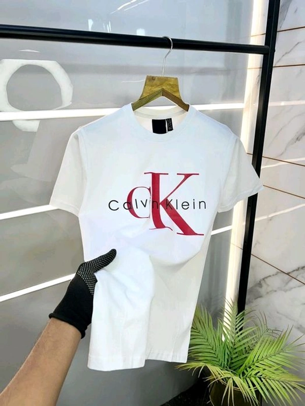 Wind Men's  Calvin Klein  T-Shirt  Stylish Casual Wear - M