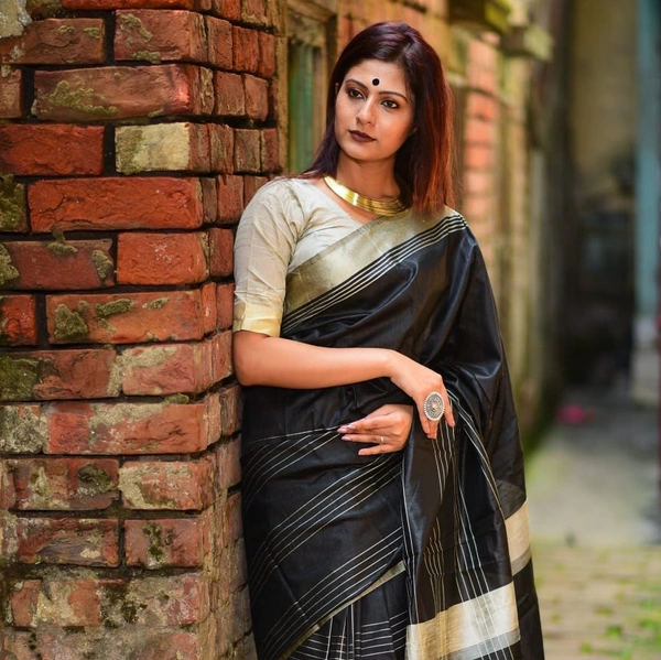 Isha Fab Rutrang_5 - Free, Black